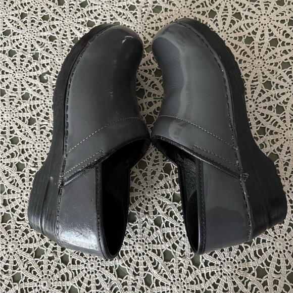 Sanita Gray patent leather clogs size 38 (7 to 7.5 US) Preloved. - Picture 4 of 11